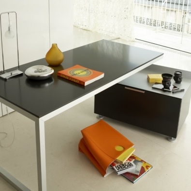 Everywhere_desk_996ff4e04b63cefb751d3bb81703881d_r1