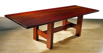 Knú Angus Dining Table