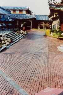 RUNNING COBBLESTONE GRANITE