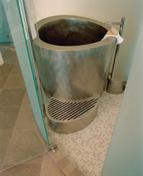 STAINLESS STEEL CIRCULAR BATH WITH CUSTOM STEP